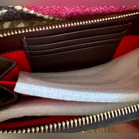 DOONEY & BOURKE New York Yankees
Brown Cognac Wristlet Clutch - NWT - Picture 5 of 7